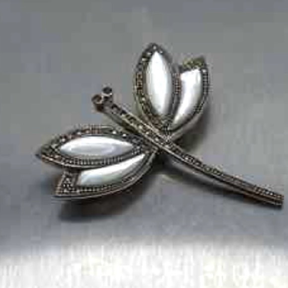 Vintage Swarovski Dragonfly Gold tone Brooch Pin - Picture 13 of 13